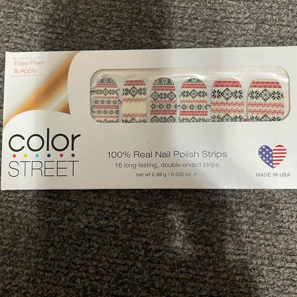 ColorStreet Nail Strips RETIRED | FLEECE NAVIDAD